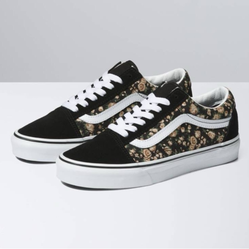 Women’s Vans Old Skool Rose Sneakers